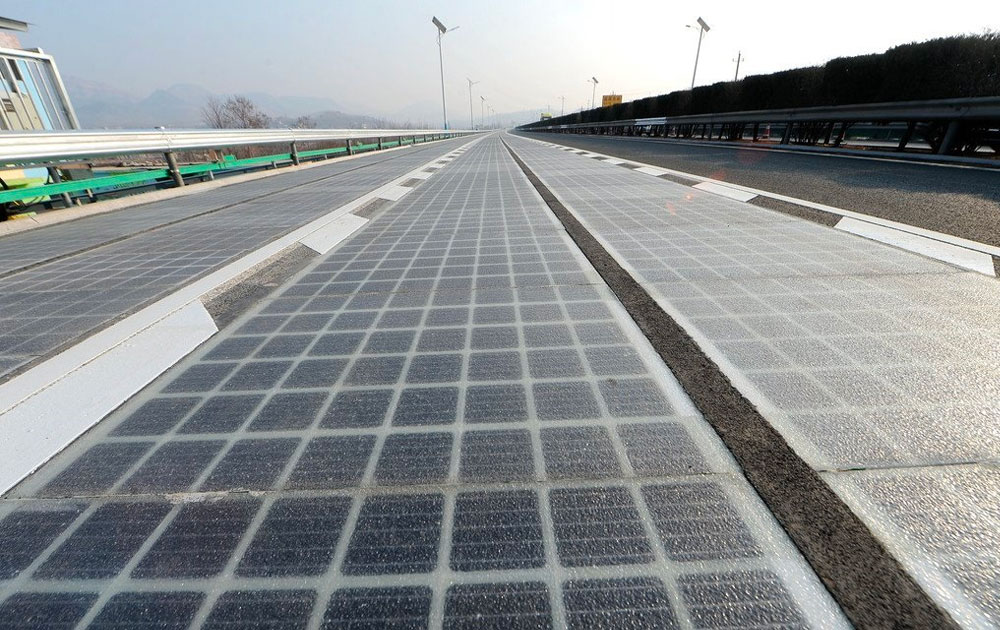 China inaugura estrada que absorve luz solar para converter em eletricidade